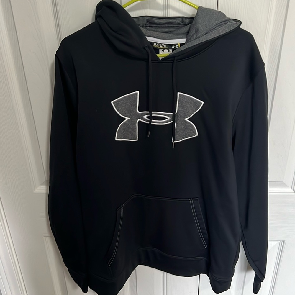 Under armour black sweatshirt